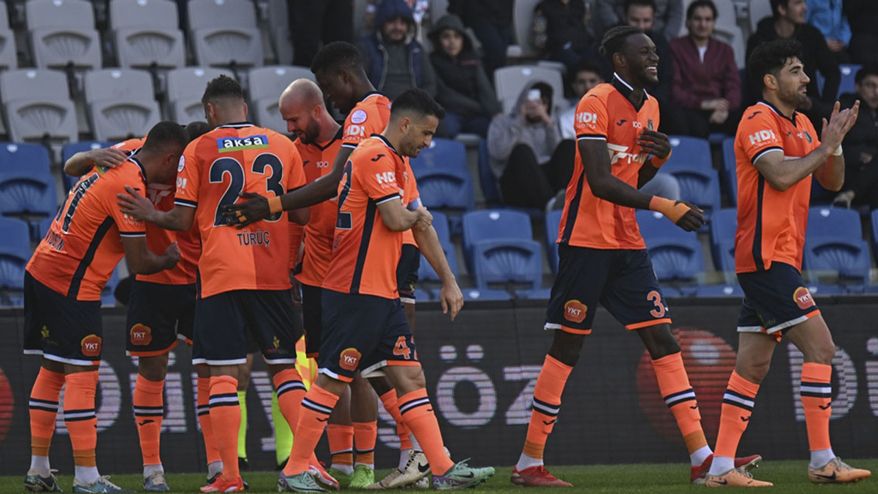 Başakşehir,Kasımpaşa'yı 4-1 yendi: Ligde dördüncü sıra Başakşehir'in