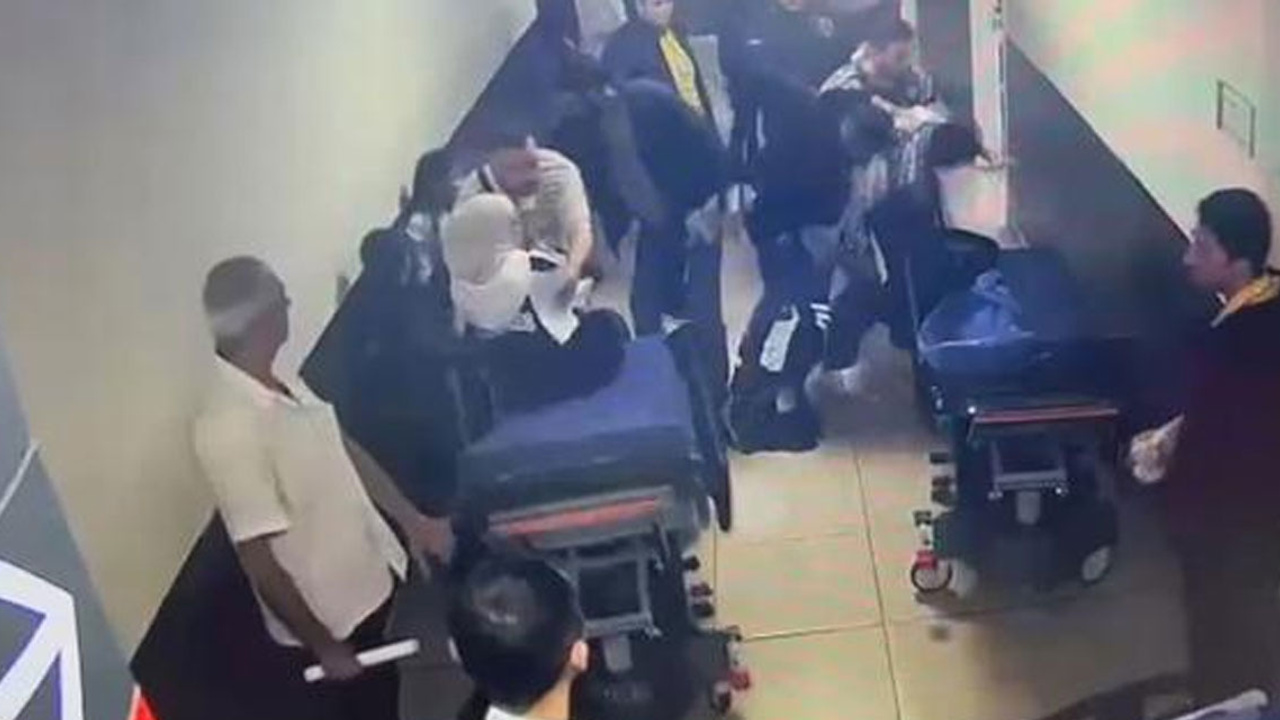 Sağlıkta şiddet bitmiyor! İstanbul'da hasta sedyeden kalkıp doktora saldırdı