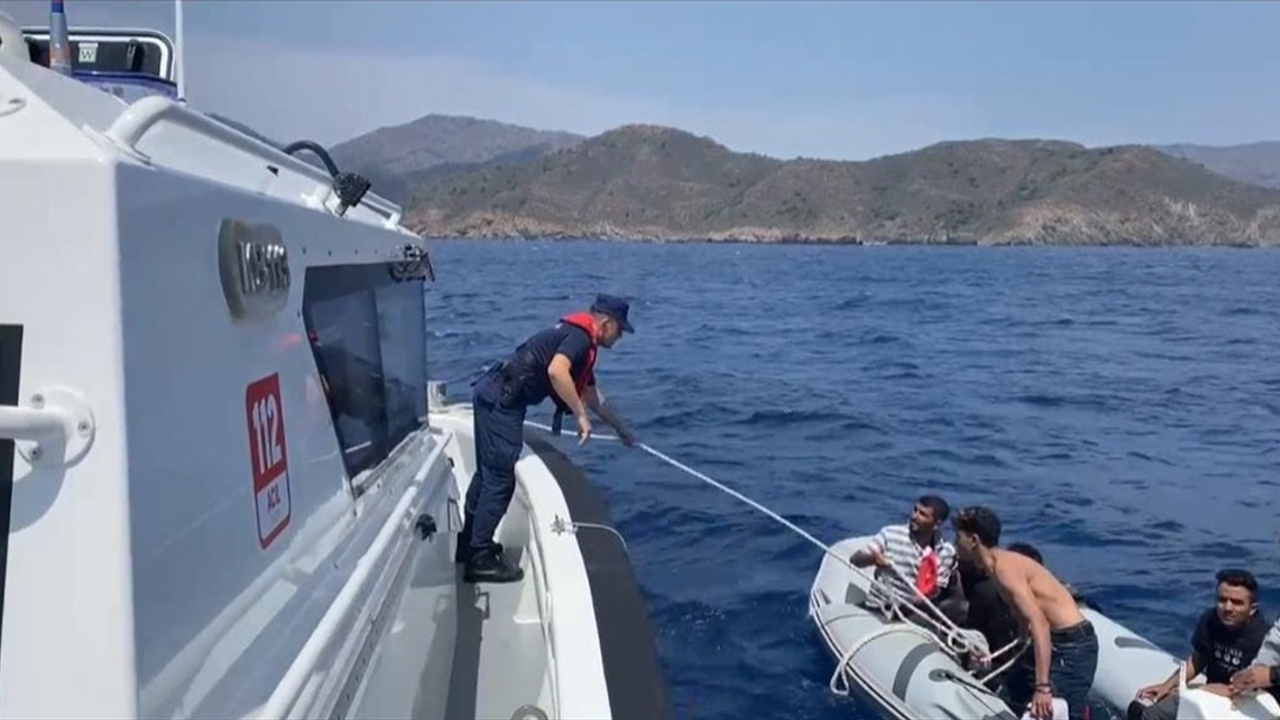Muğla'da 14 düzensiz göçmen kurtarıldı
