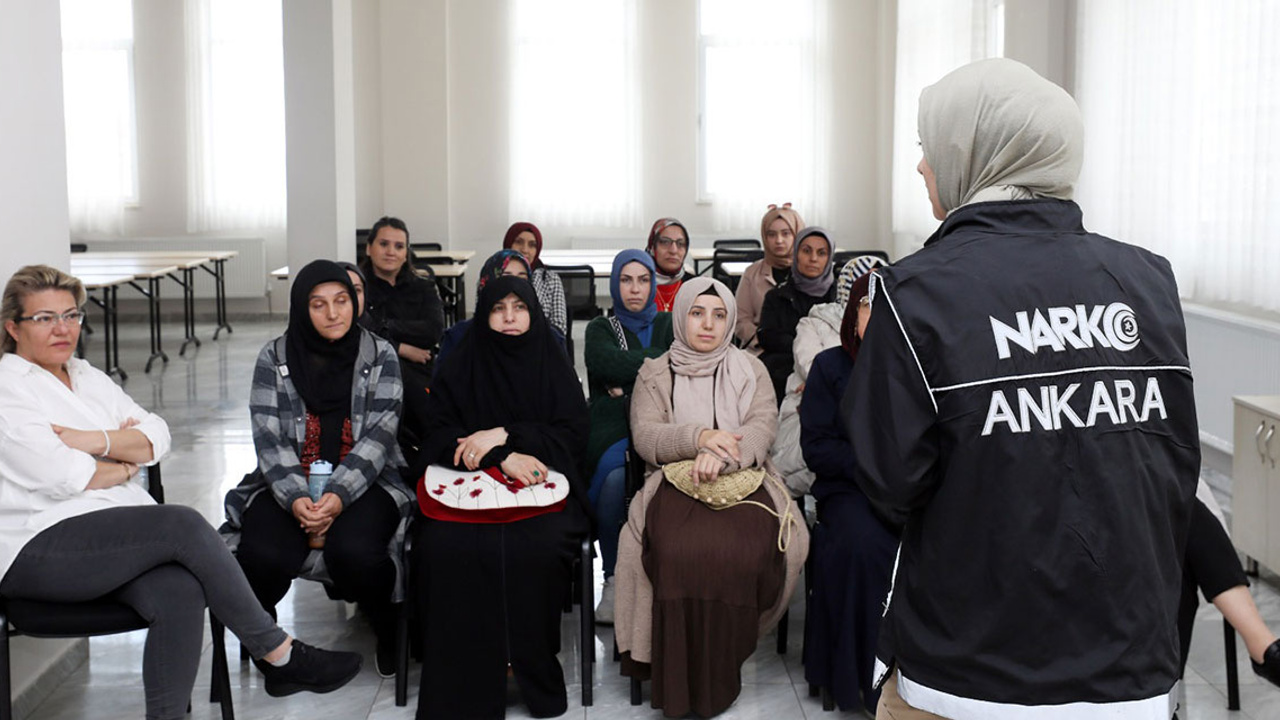 Yenimahalle'de annelere uyuşturucuyla mücadele eğitimi verildi