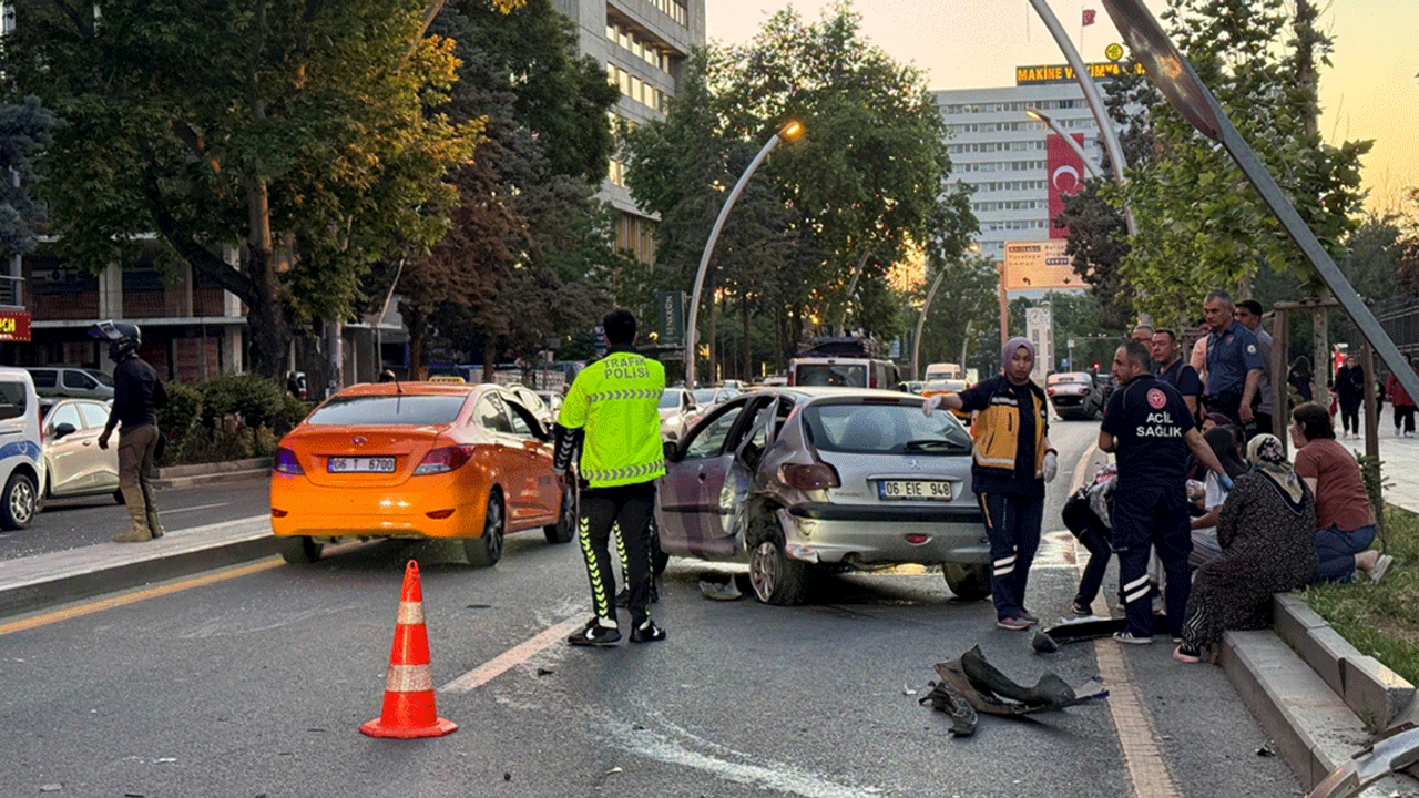 Ankara'da araç takla attı!