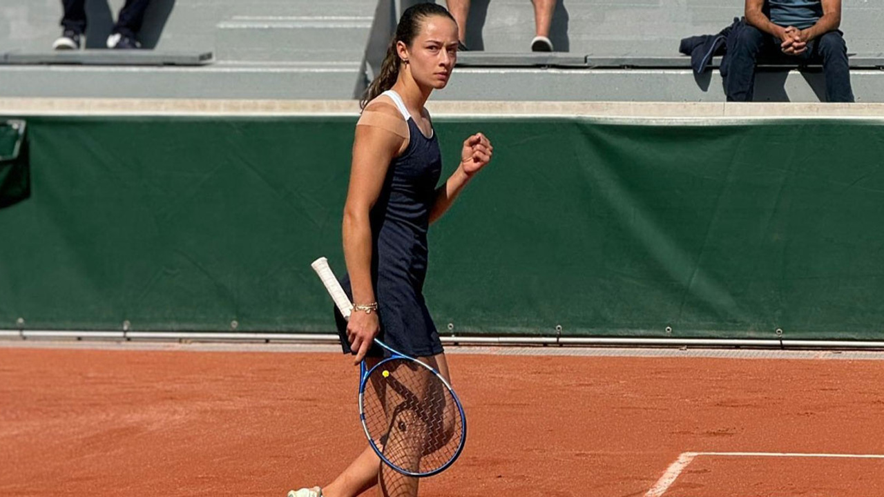 Milli tenisçi Zeynep Sönmez ikinci turu da geçti, gözünü Roland Garros ana tablosuna dikti: Son rakip Jana Fett