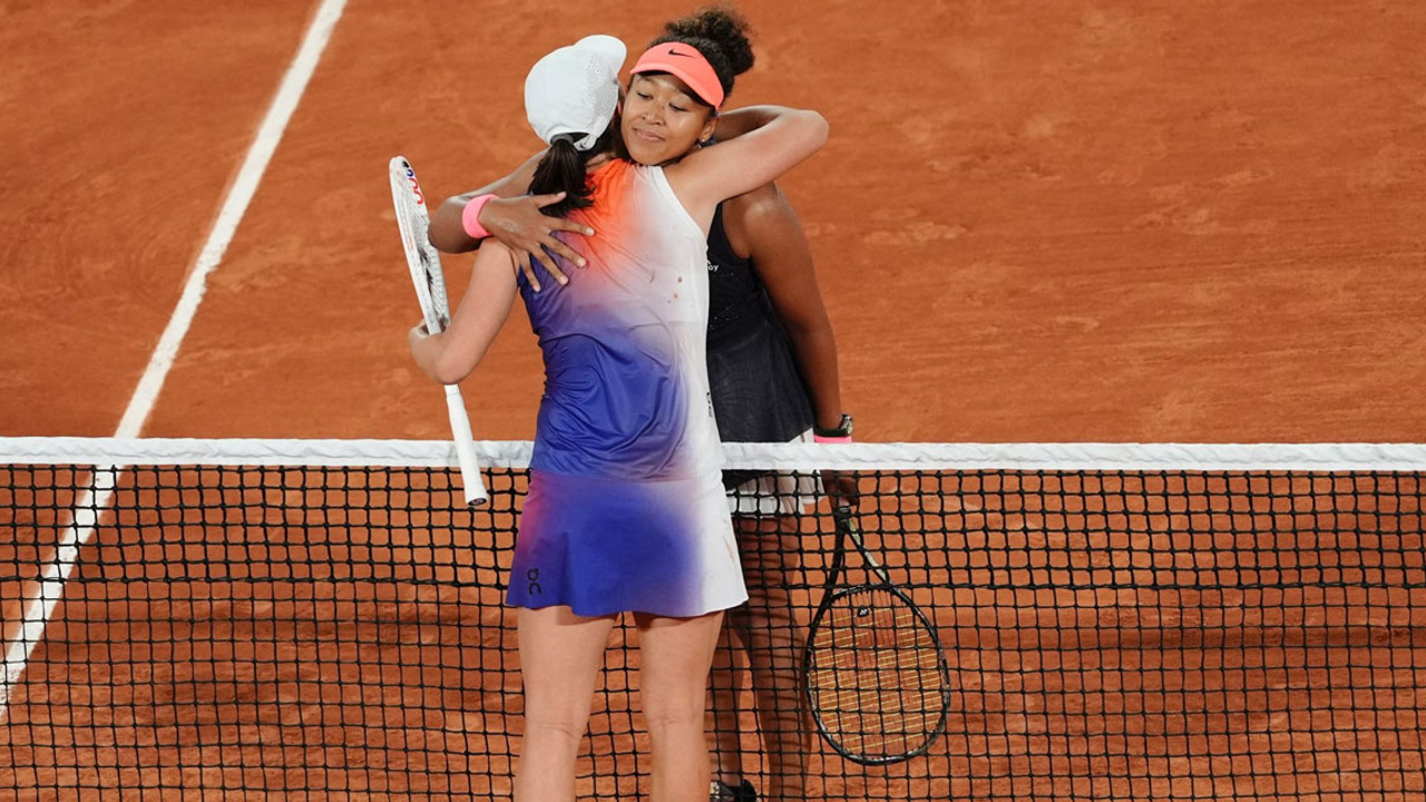 Roland Garros'ta Iga Swiatek- Naomi Osaka maçı nefes kesti: Favoriler yola devam etti