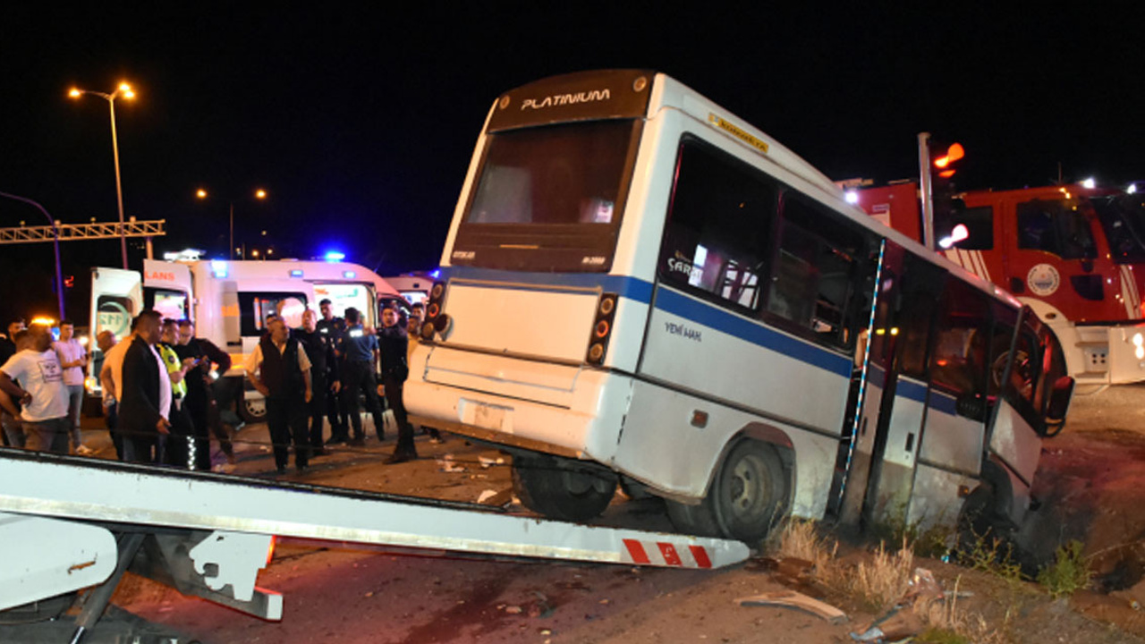 Kırıkkale'de korkutan kaza: 22 kişi yaralandı, Kırıkkale-Kırşehir karayolu trafiğe kapatıldı