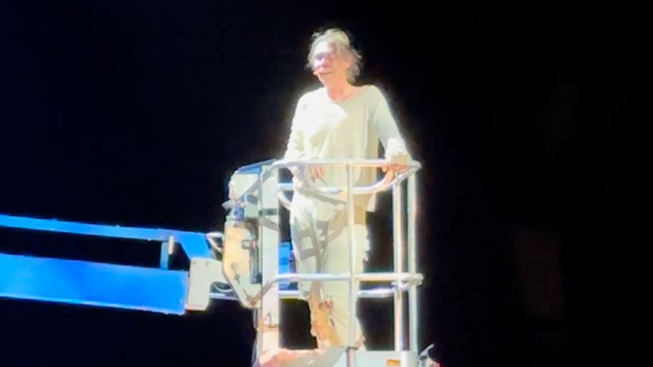 Başkan Beşikçioğlu’ndan anlamlı tiyatro gösterisi