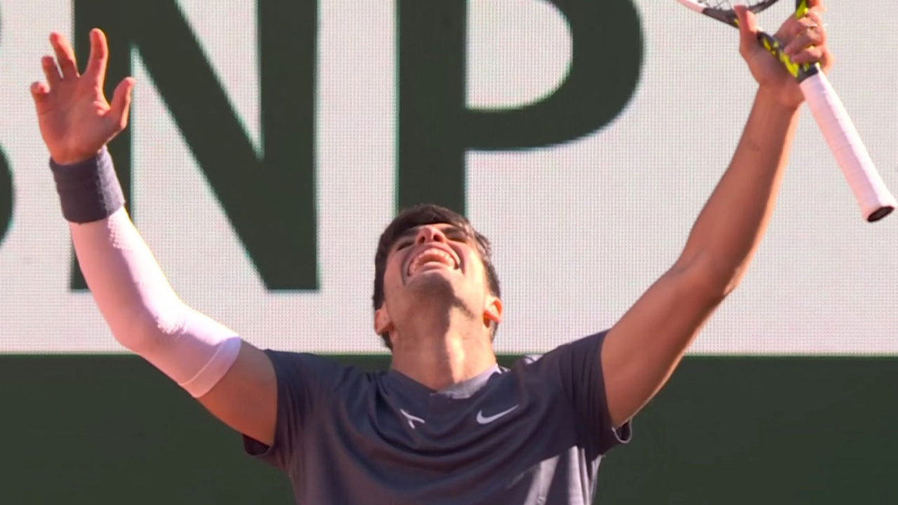 İspanyol raket Carlos Alcaraz, Roland Garros’ta finalde: Jannik Sinner’i 5 sette geçti, rekor kırarak finale yükseldi