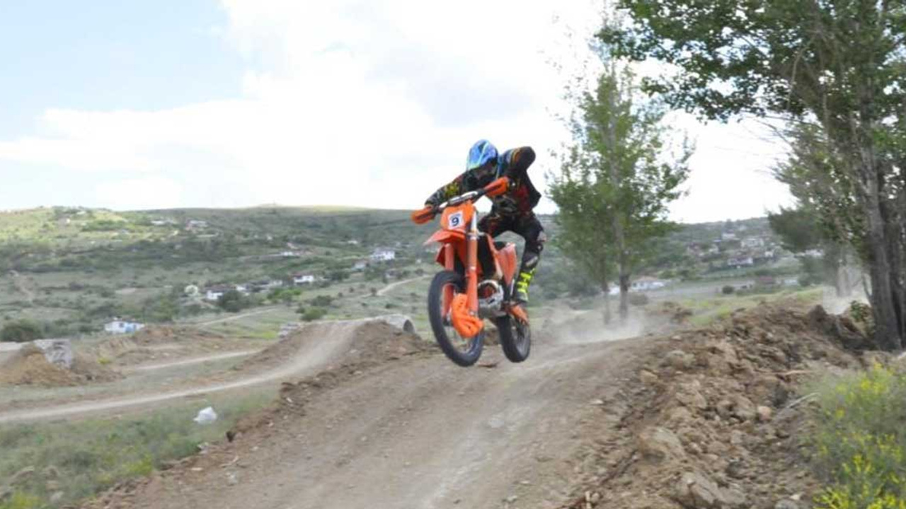 Sorgun'da Enduro Dağ Motosikleti Yarışları nefes kesti!