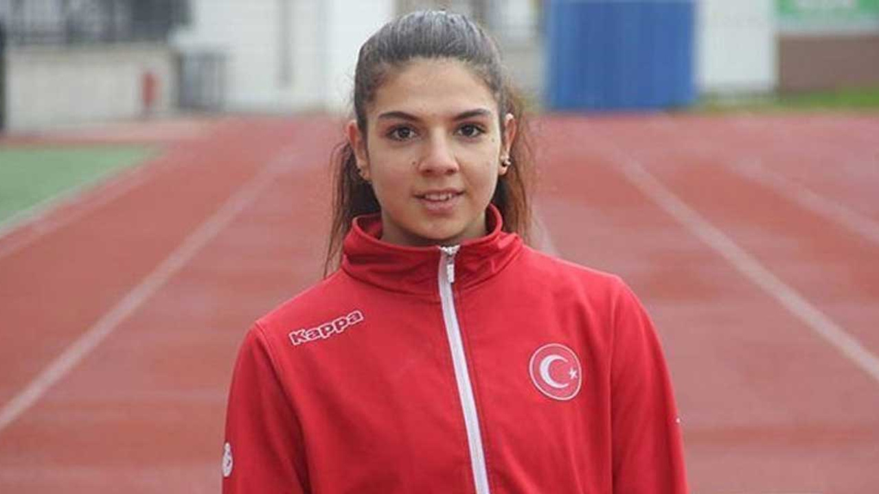 Özel sporcu Esra Bayrak, 100 metrede Türkiye’ye altın madalya getirdi