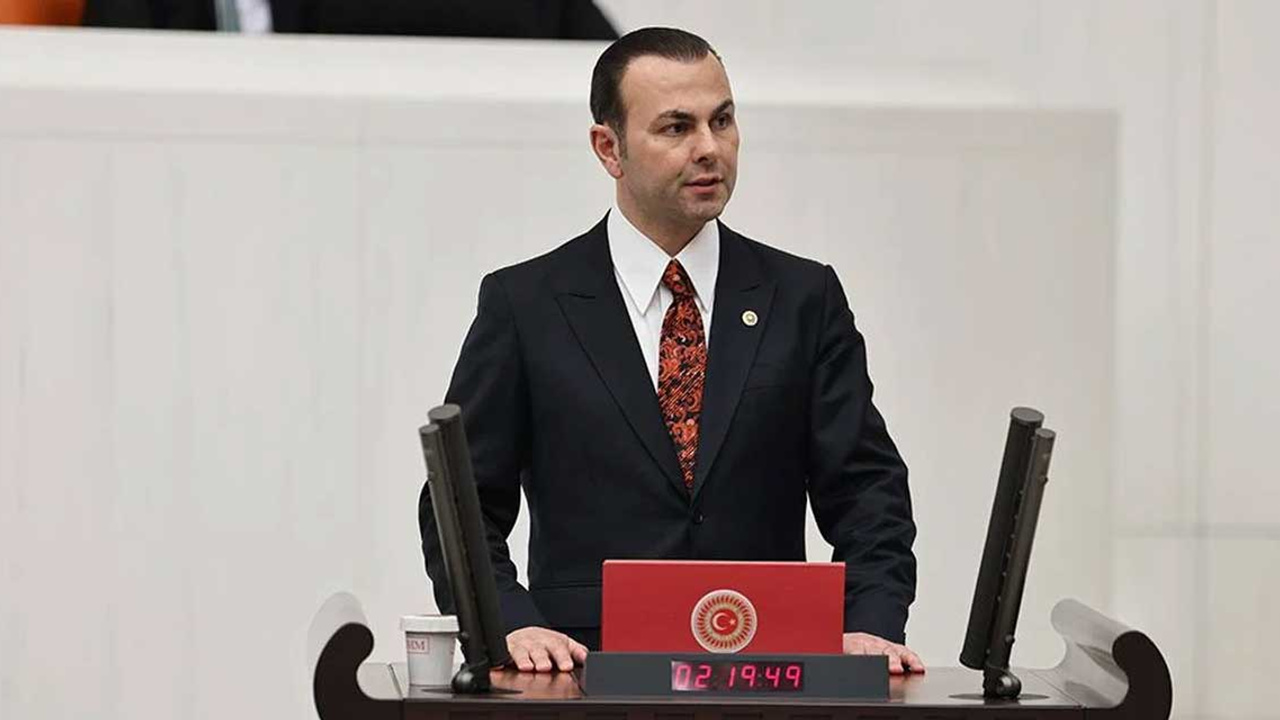 İYİ Parti kan kaybetmeye devam ediyor: Bir istifa daha!