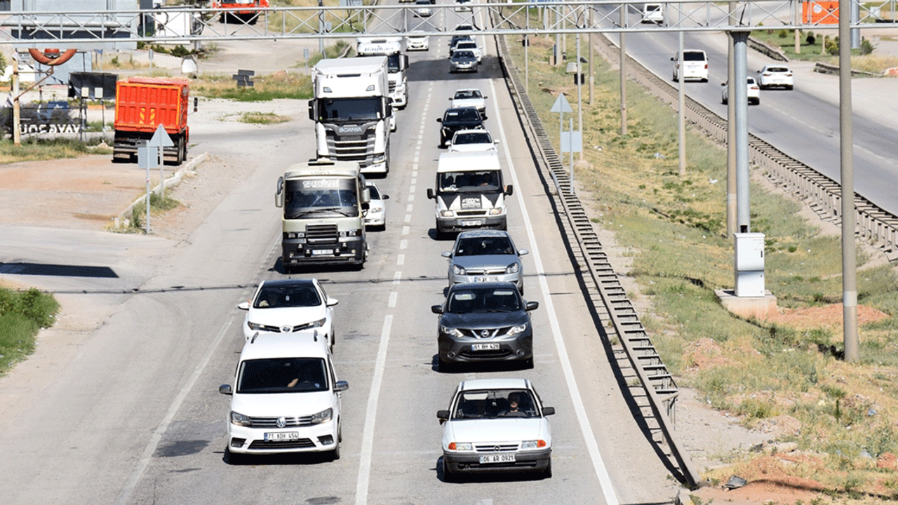 Kırıkkale-Ankara kara yolunda trafik yoğunluğu!