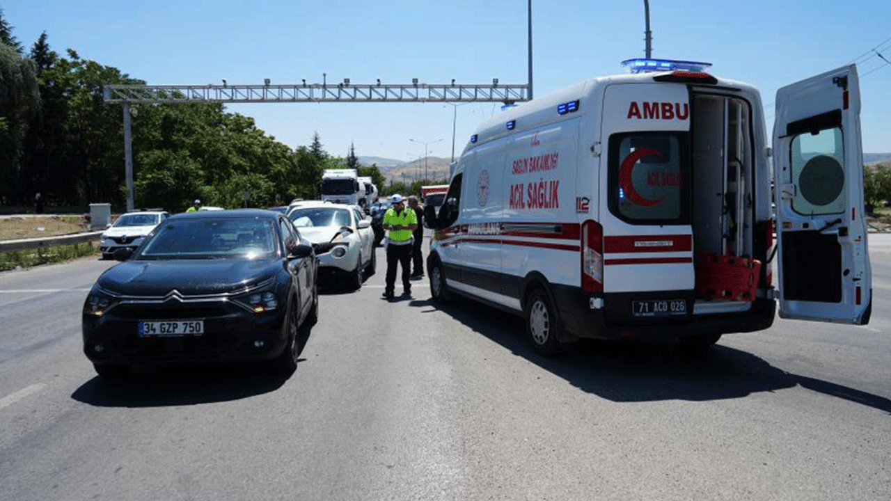 Kırıkkale- Kayseri kara yolunda feci kaza! Yaralılar var!