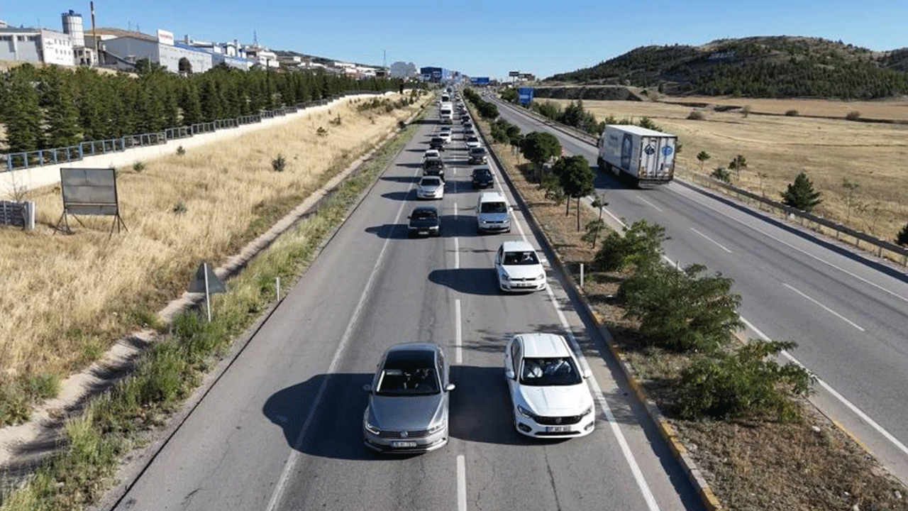 Kırıkkale-Ankara kara yolunda trafik yoğunluğu devam ediyor!