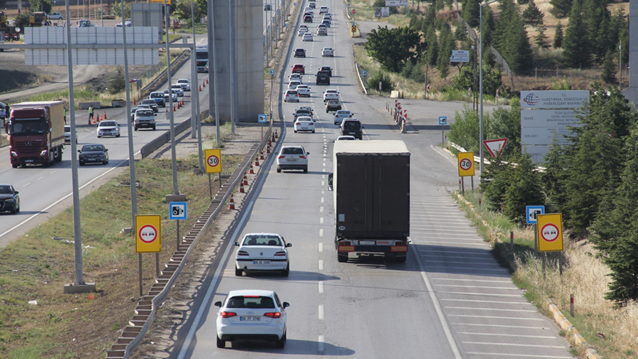 Kırıkkale-Ankara kara yolundaki bazı kavşaklar geçici olarak trafiğe kapatıldı