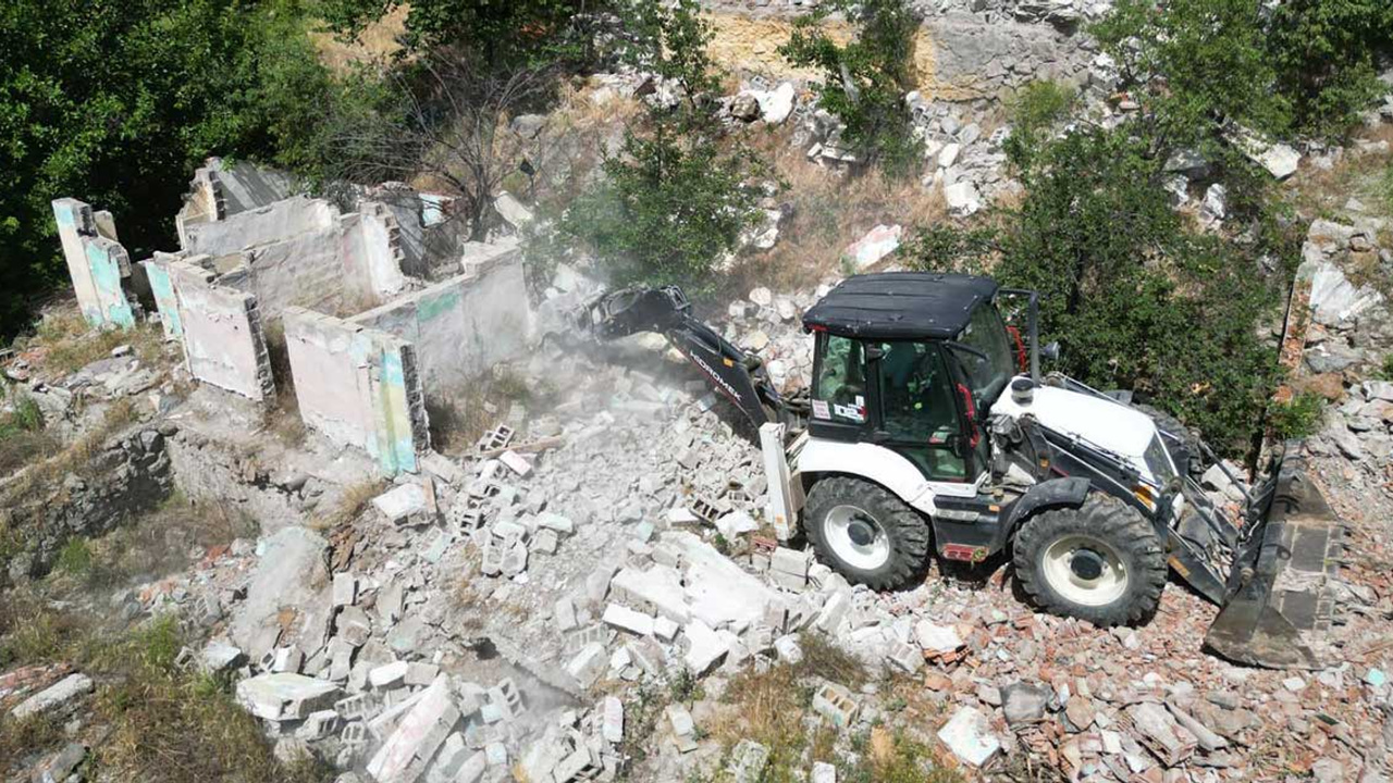 Altındağ'daki metruk yapılar yıkılıyor!