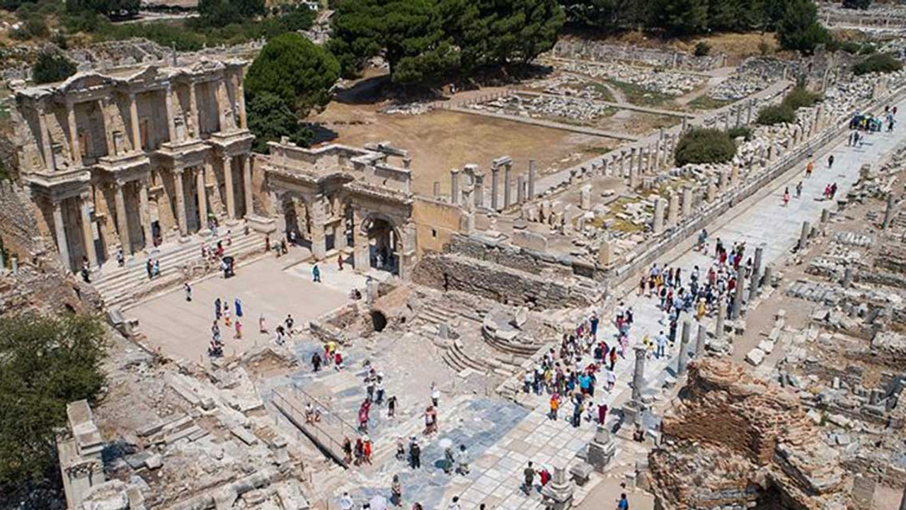 Tarih ve kültürün buluştuğu yer: Efes!