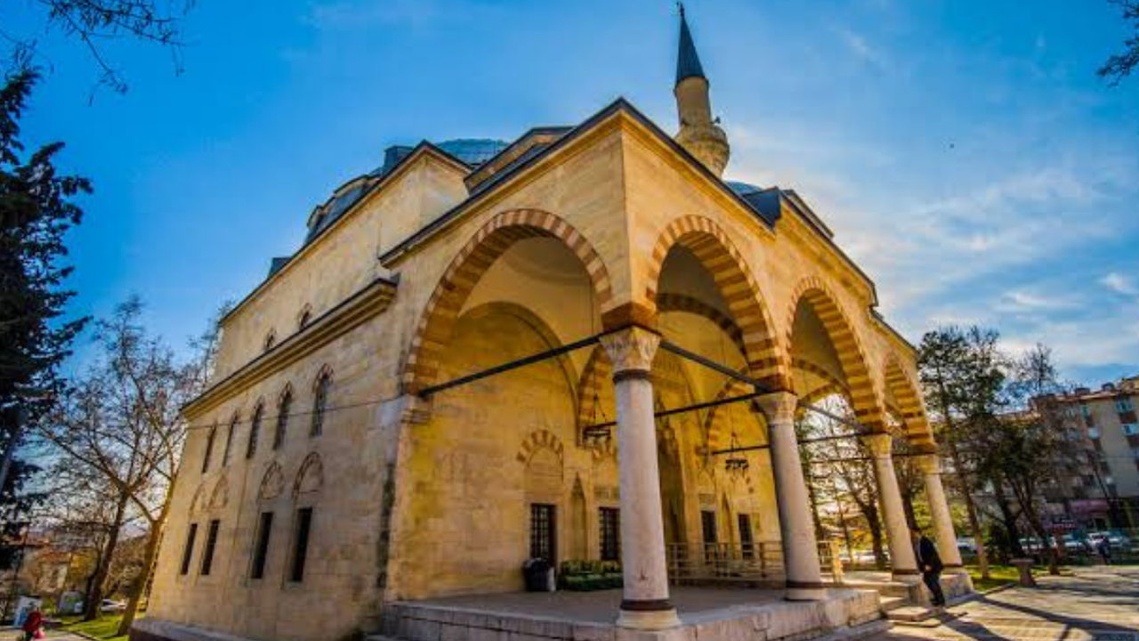 Mimar Sinan ekolünün Ankara'daki tek örneği olan Cenab-ı Ahmet Paşa Camii