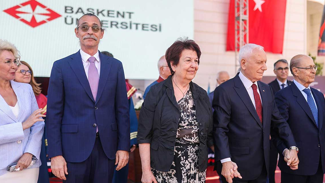 Erdal Beşikçioğlu Başkent Üniversitesinin mezuniyet törenine katıldı