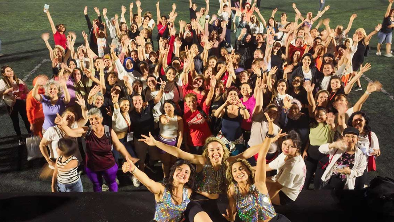 Etimesgut'ta spor severler Zumba Festivali'nde buluştu!