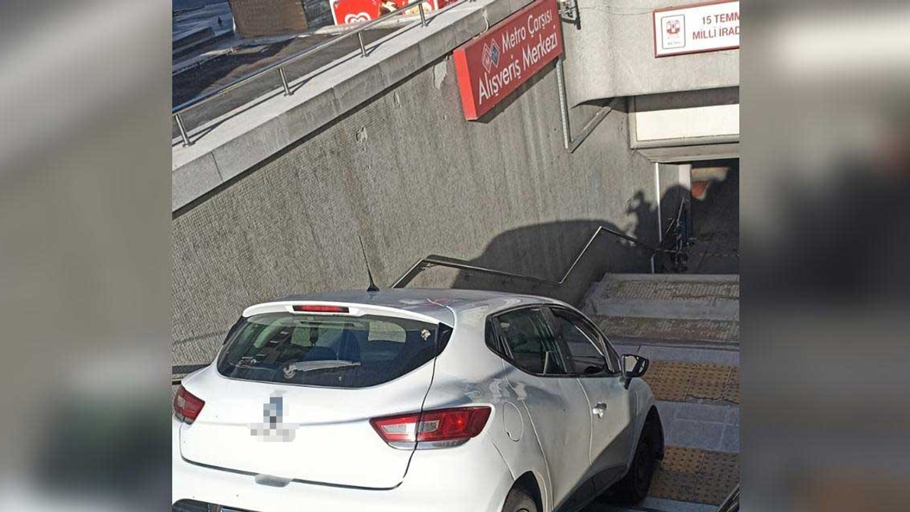 Kızılay'da alkollü olduğu iddia edilen sürücü aracıyla metro girişine daldı!