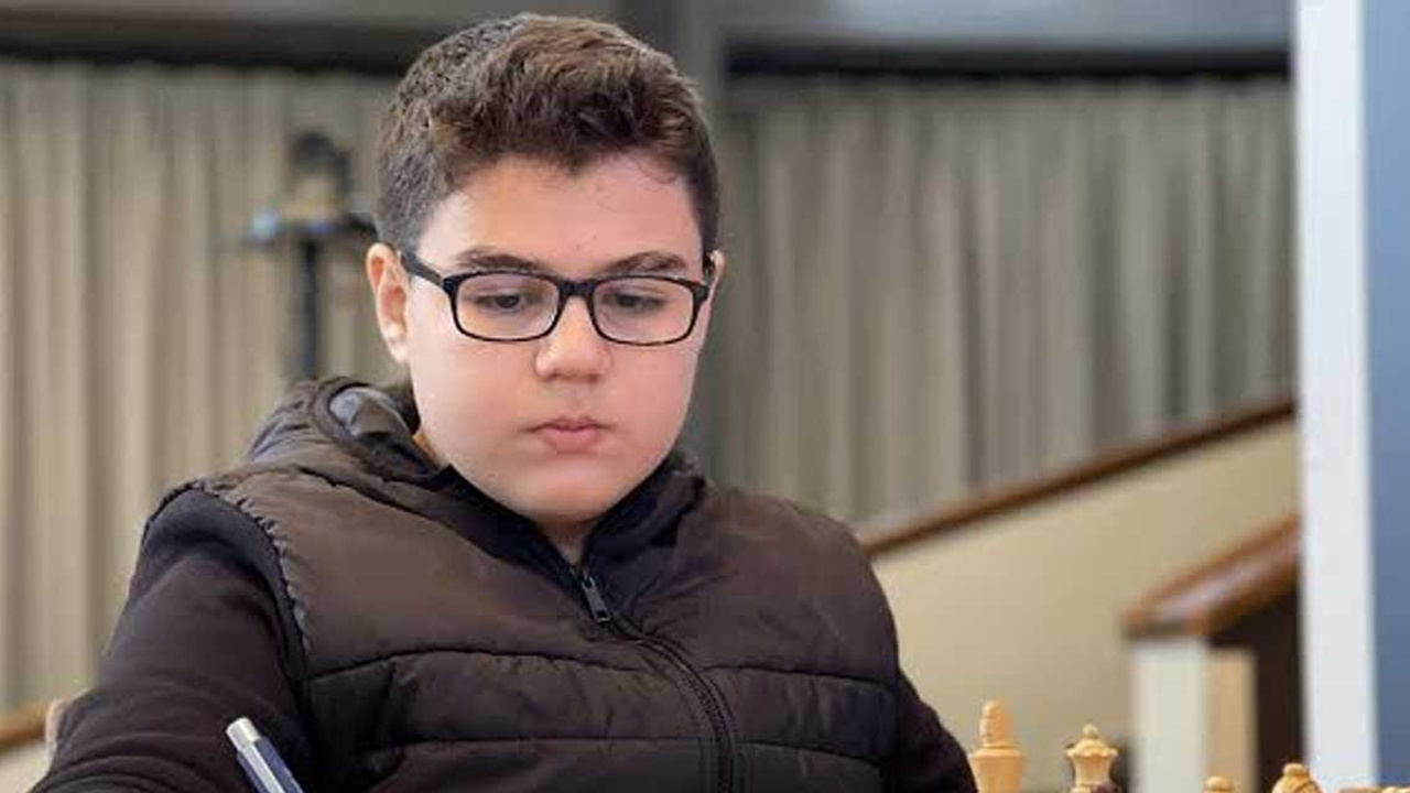 13 yaşındaki Satranç büyük ustası Yağız Kaan Erdoğmuş, efsane isim Magnus Carlsen'i mağlup etti