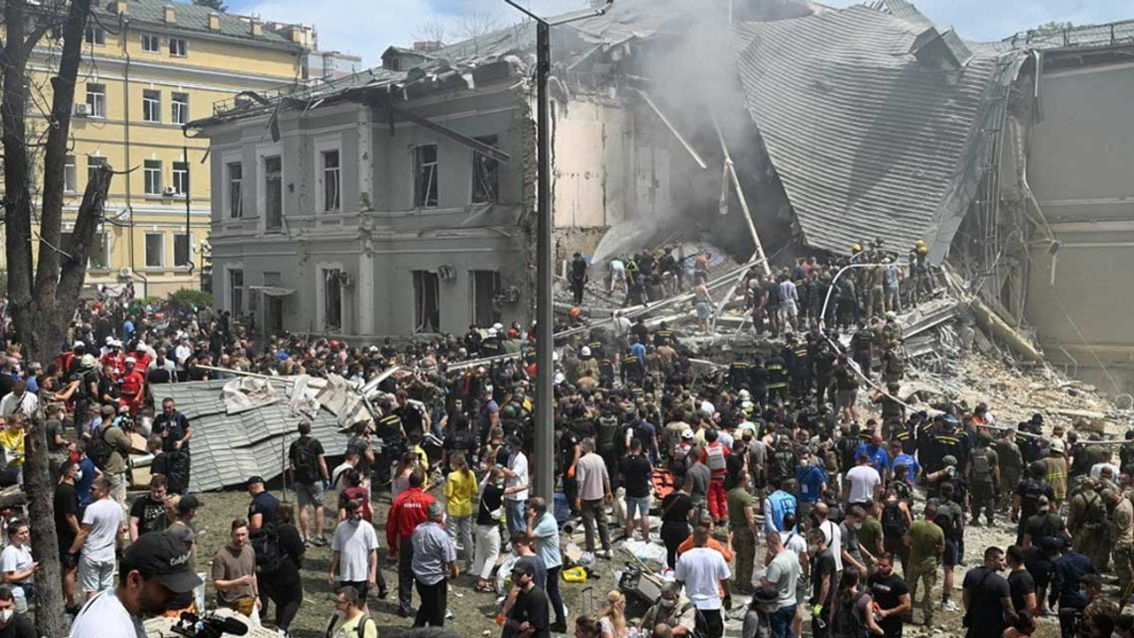 Rusya, Ukrayna'da çocuk hastanesini vurdu!