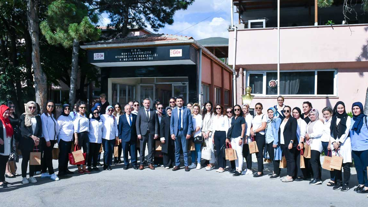 EGO Genel Müdürü Taylan Engin, kadın tren ve otobüs sürücüleriyle bir araya geldi