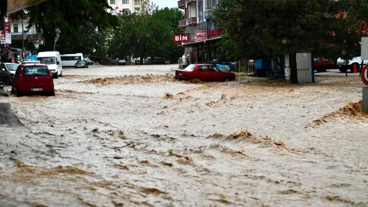 Pursaklar ve Sincan'ı sel vurdu!