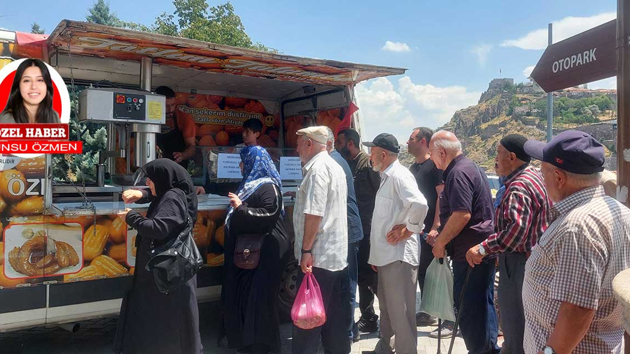 Hacı Bayram'ın cuma klasiğini gören kuyruğa geçiyor