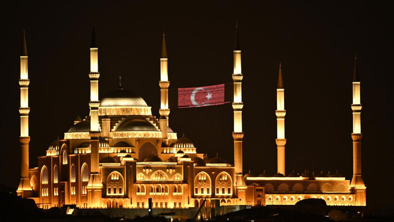 15 Temmuz'da 90 bin camiden sela sesleri yükselecek