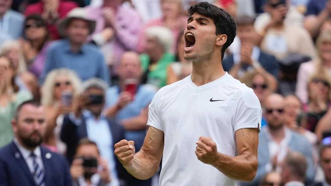 Wimbledon'da Carlos Alcaraz, Novak Djokovic'i 3 sette geçti: Alcaraz, dördüncü finalde dördüncü şampiyonluğa uzandı