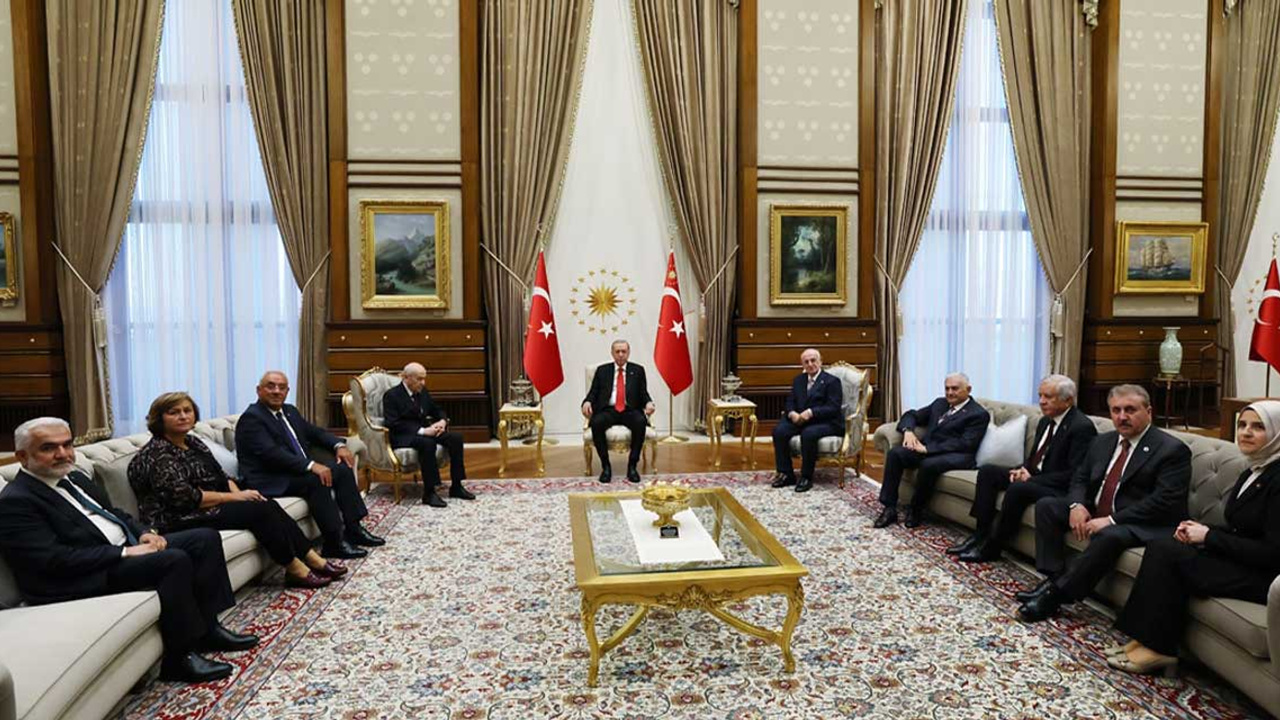 Cumhurbaşkanı Erdoğan, 15 Temmuz Anma Töreni öncesinde siyasi parti liderlerini konuk etti