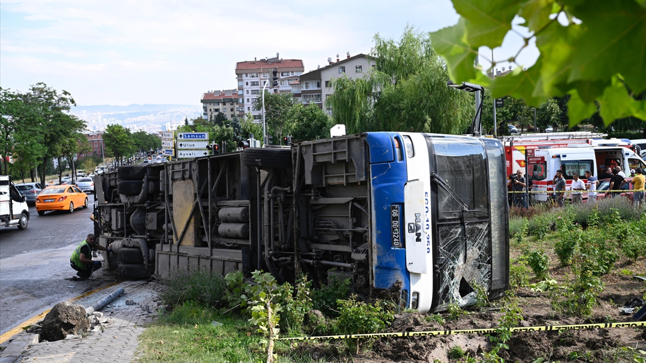 Ankara'da EGO otobüsü devrildi