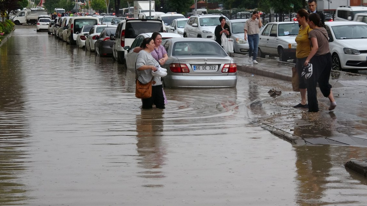 Yozgat’ta sağanak yağış hayatı olumsuz etkiledi