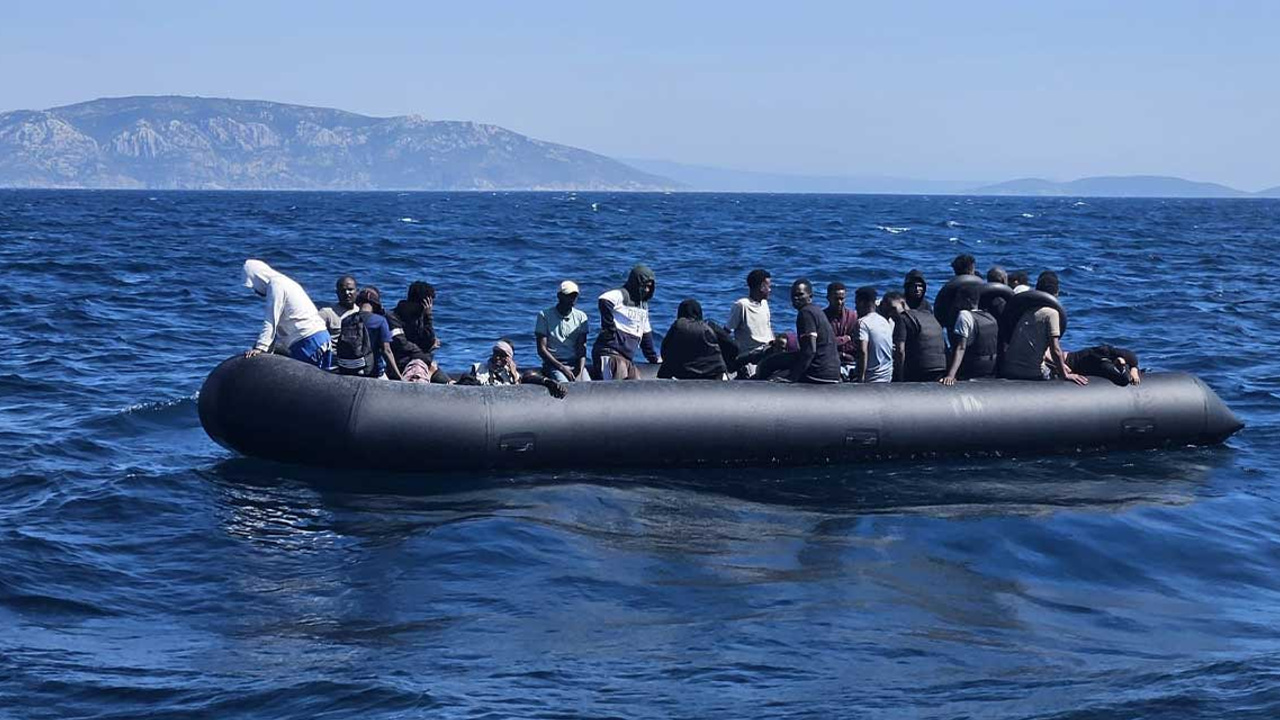 İzmir'de 132 düzensiz göçmen kurtarıldı ve yakalandı