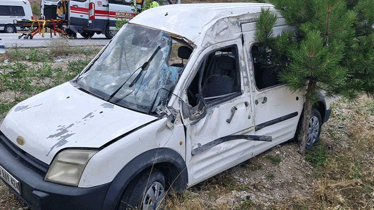 Çorum'da trafik kazası can aldı: Tarlaya uçan araçta 1 kişi öldü 3 kişi yaralandı