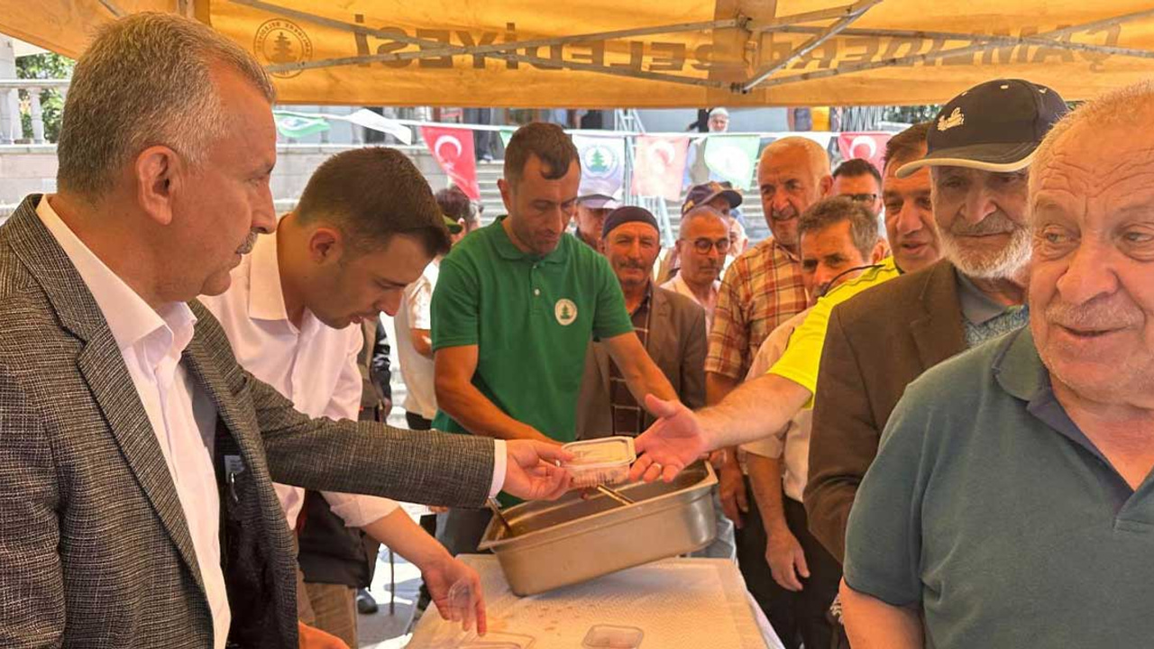 Çamlıdere Belediye Başkanı Adem Ceylan, Aşure Günü'nü vatandaşlarla birlikte kutladı