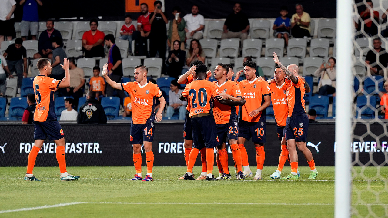 Başakşehir ilk maçtan turladı: 6-1