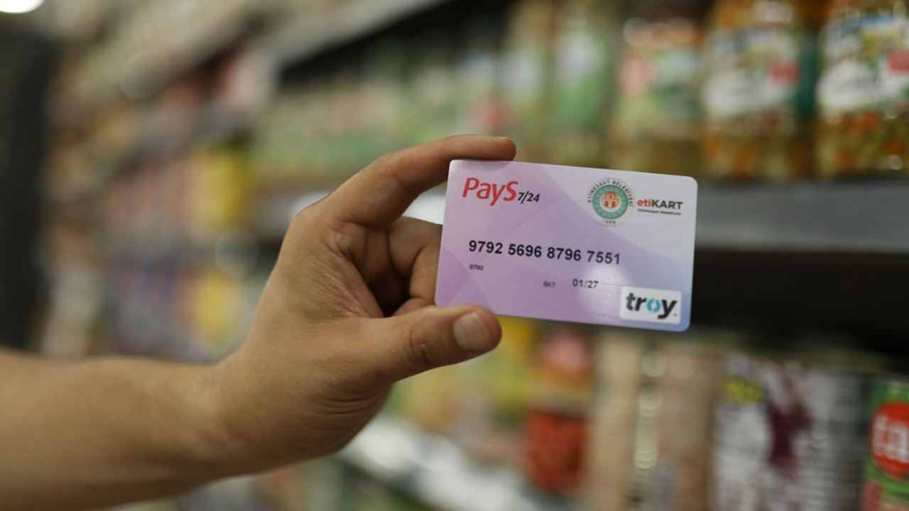 Etimesgut Belediyesi binlerce vatandaşa sosyal yardım yapıyor