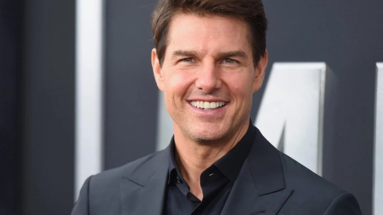 Ünlü oyuncu Tom Cruise Olimpiyat'ın kapanış töreninde paraşütle atlayacak