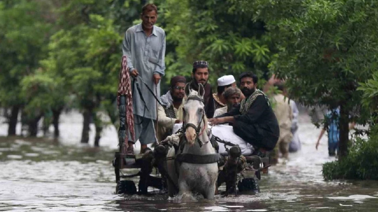 Pakistan’da selde 6 kişi yaşamını yitirdi