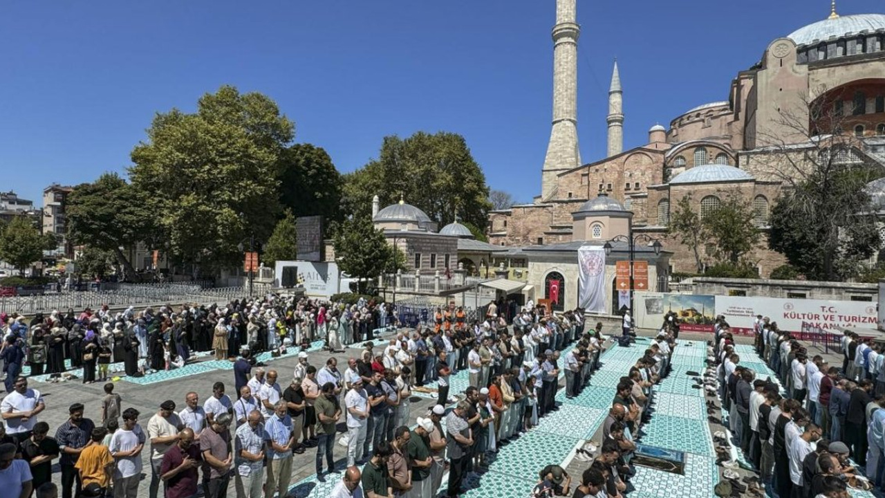 Haniye için 81 ilde cenaze namazı kılındı