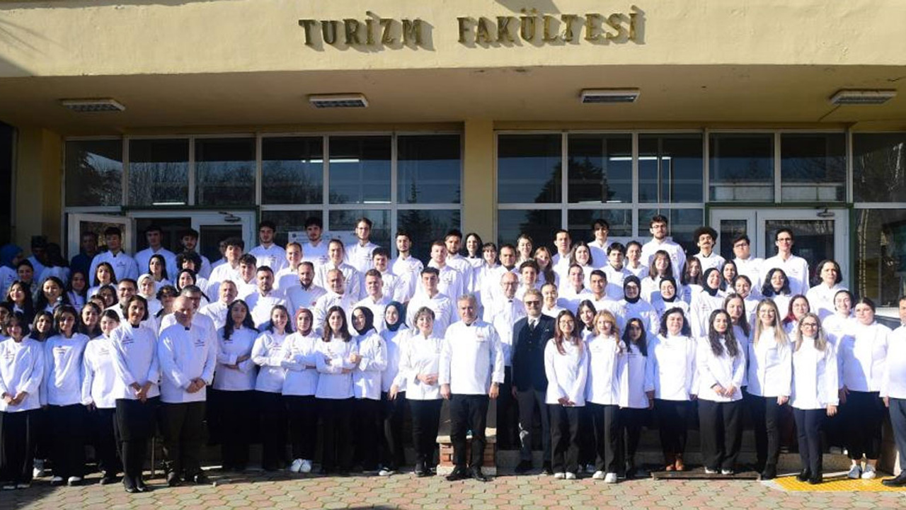 Anadolu Üniversitesi 30 yıldır Türkiye'nin turizm eğitimine katkı sağlıyor