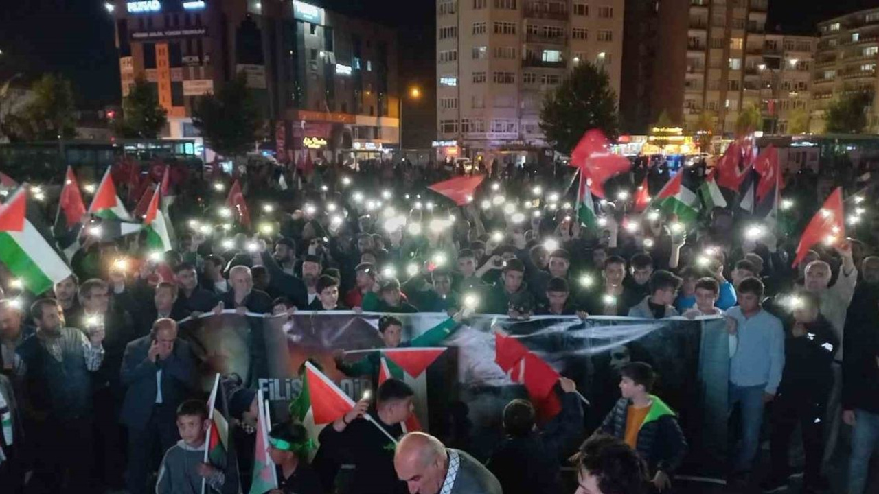 Kırşehir'de yüzlerce kişi Filistin için yürüdü!