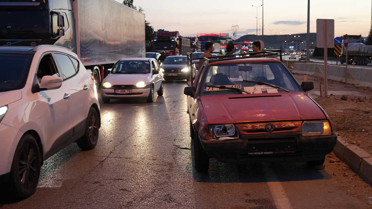 Kırıkkale'de 16 yaşındaki ehliyetsiz sürücü kazaya karıştı: 2 kişi yaralandı