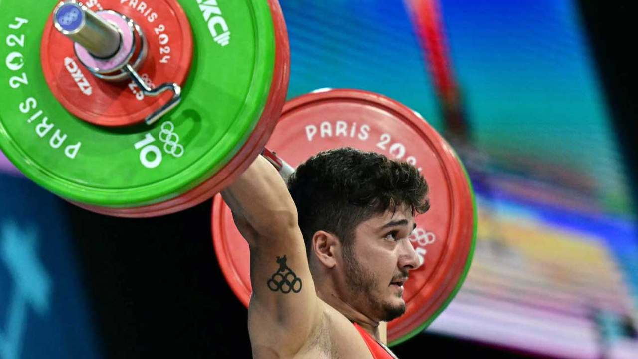 Halterde madalya kıl payı kaçtı: Muhammed Furkan Özbek 341 kilogram kaldırarak olimpiyat dördüncüsü oldu