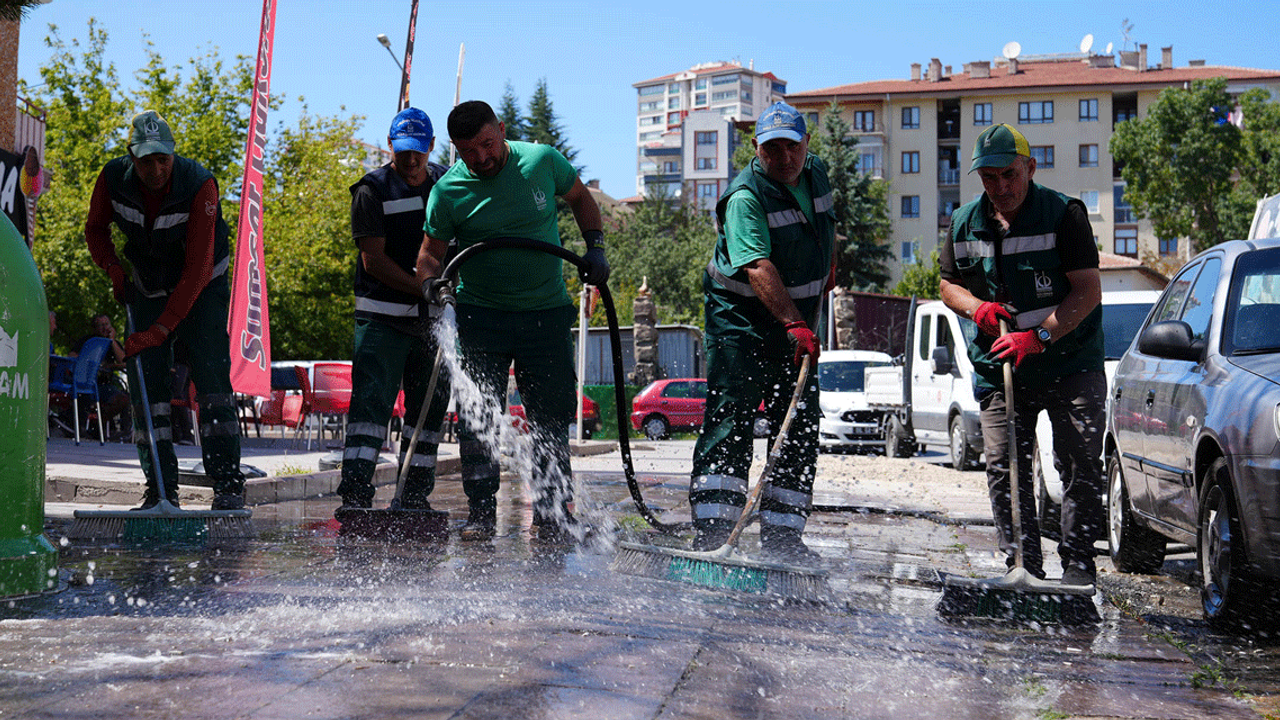 Keçiören'de hummalı temizlik çalışması! 51 mahalle yıkanıyor!