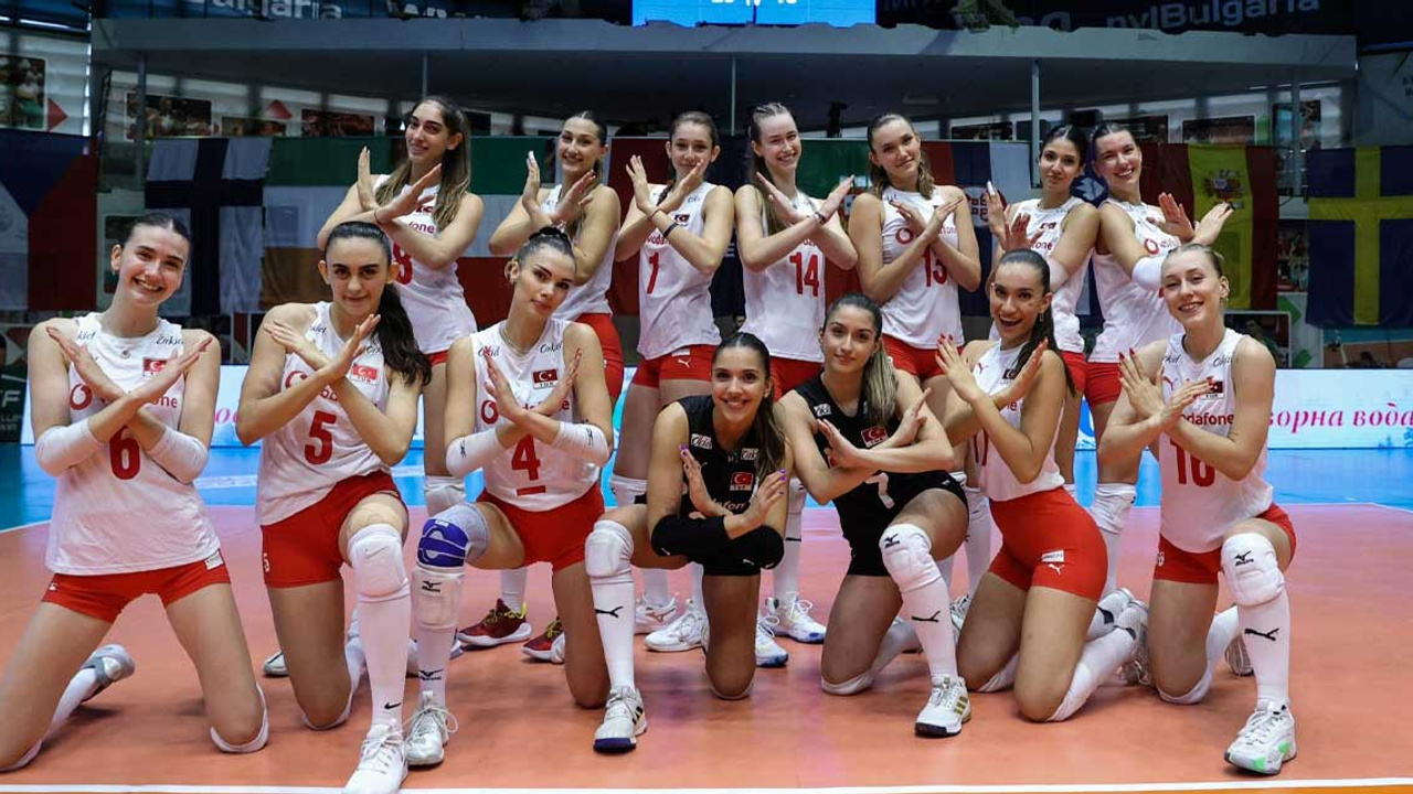 U20 Avrupa Voleybol Şampiyonası'nda Genç sultanlar Avrupa şampiyonu: İtalya 2-3 Türkiye