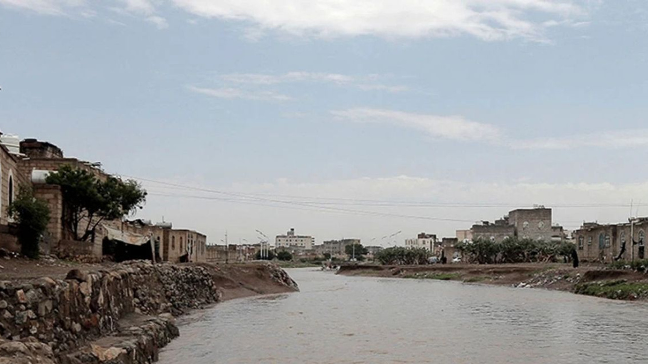 Yemen'deki şiddetli yağışlar ve seller binlerce aileyi yerinden etti!