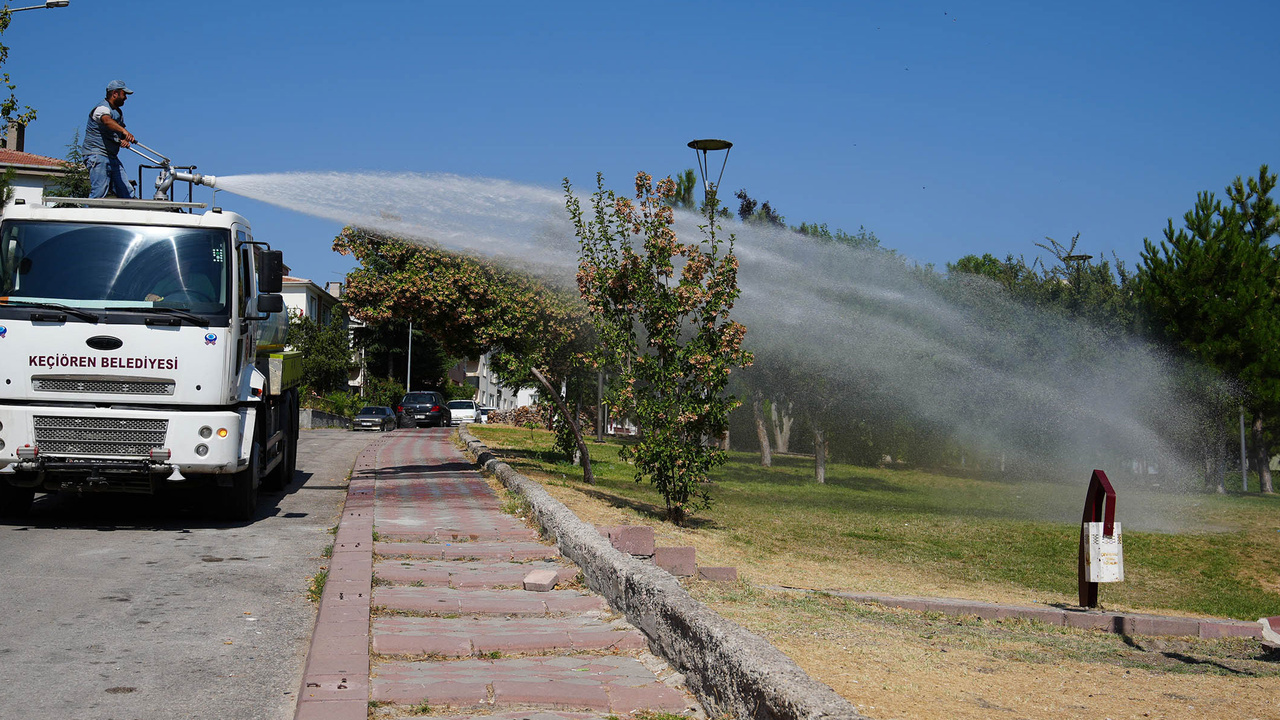 Keçiören’de parklar doğa dostu gübre ile yeşilleniyor