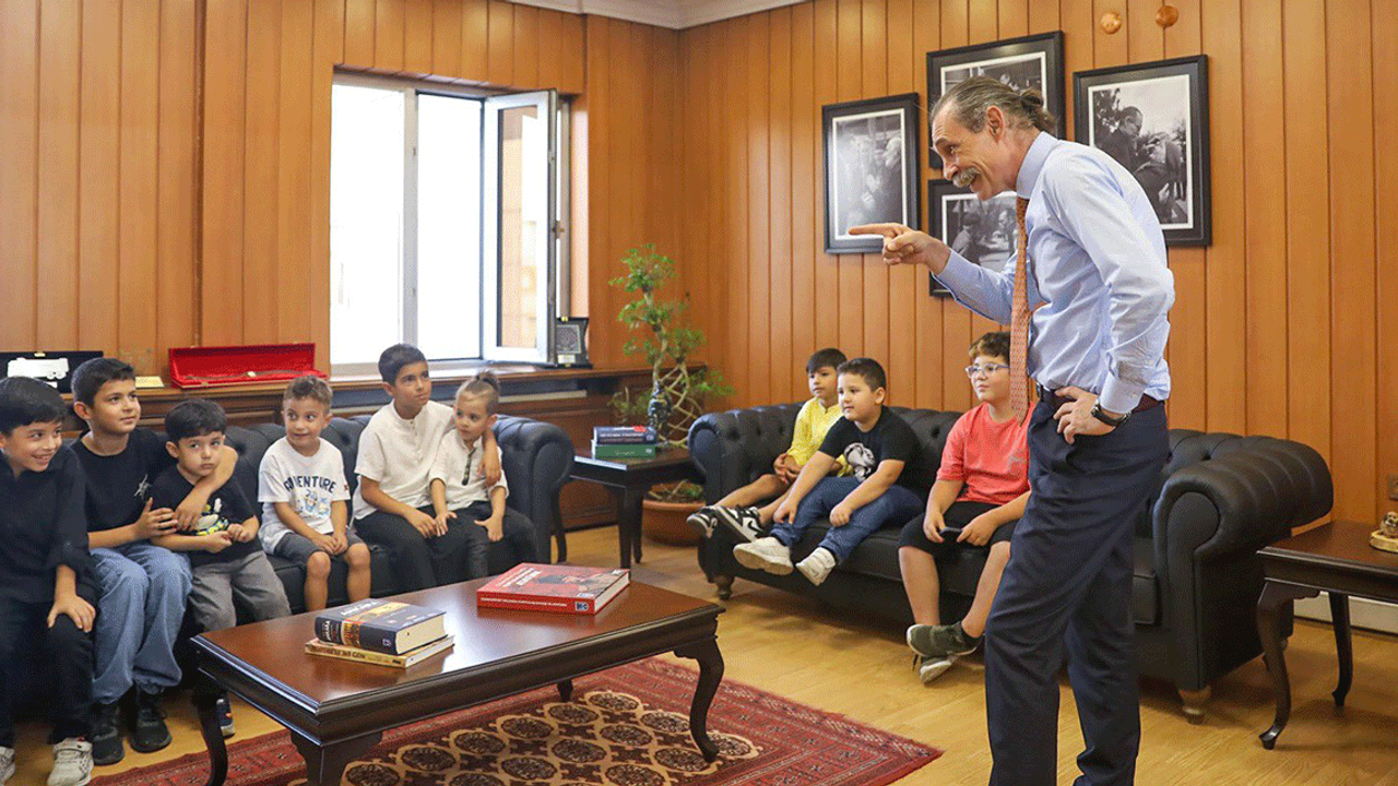 Başkan Beşikçioğlu sünnet olan miniklerle bir araya geldi